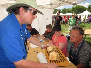 presenting burgers to the judges